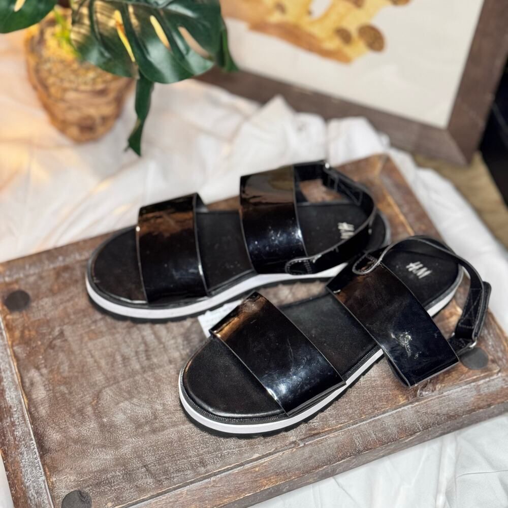 H&M Girls Black Sandals – Kids Size 4